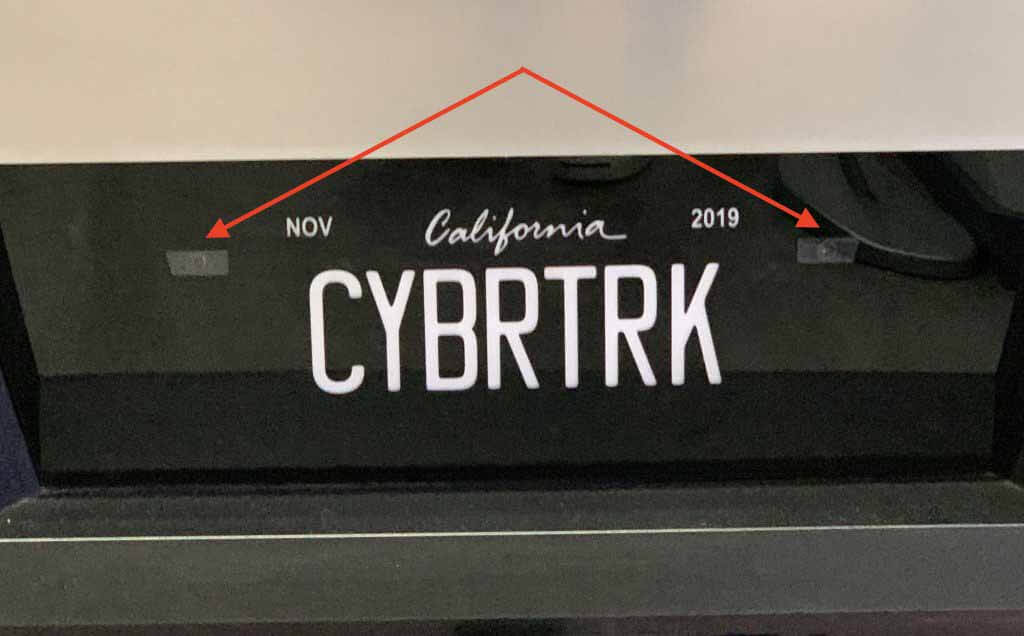 Прототип Tesla Cybertruck показывает загадочную стерео настройку задней камеры