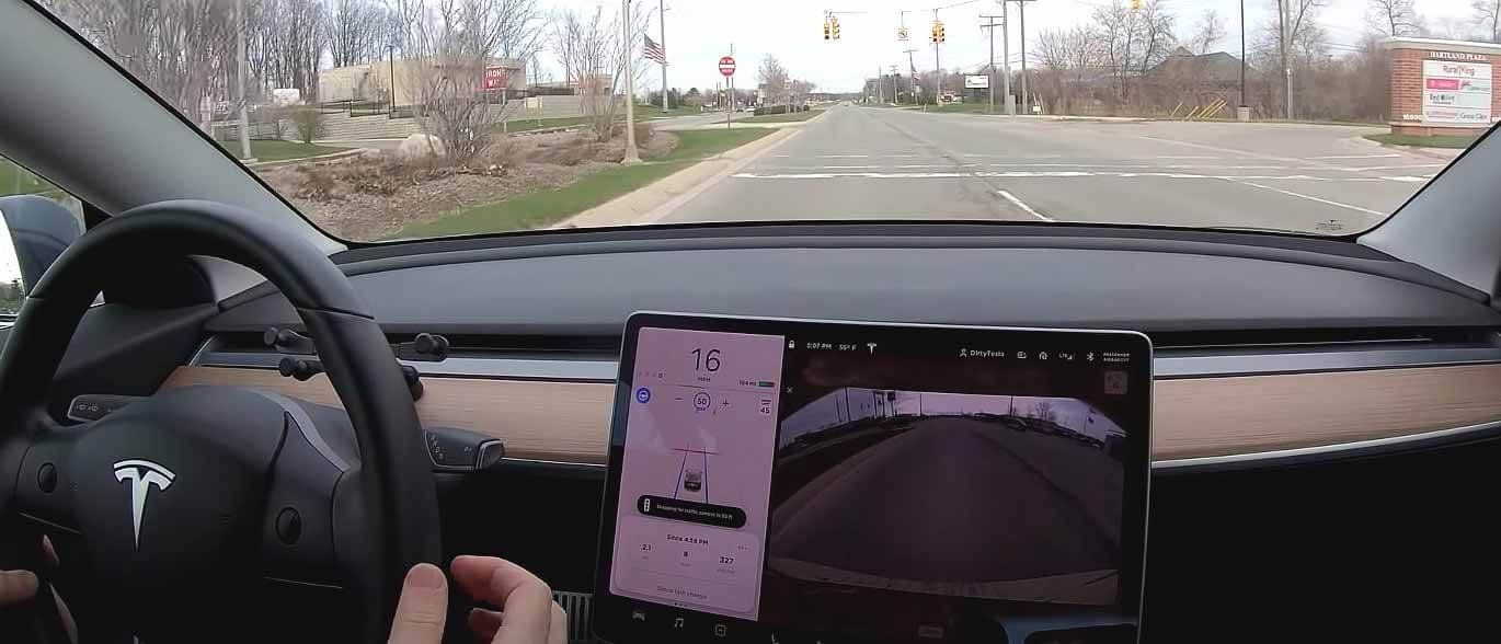 Объясняет Тесла автоматические реакции автопилота на зеленый свет для рынка США