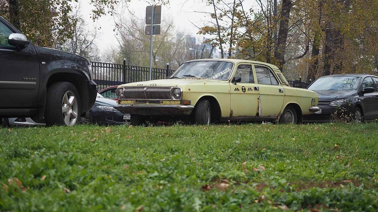 В РФ введут штраф за оставленные автомобили