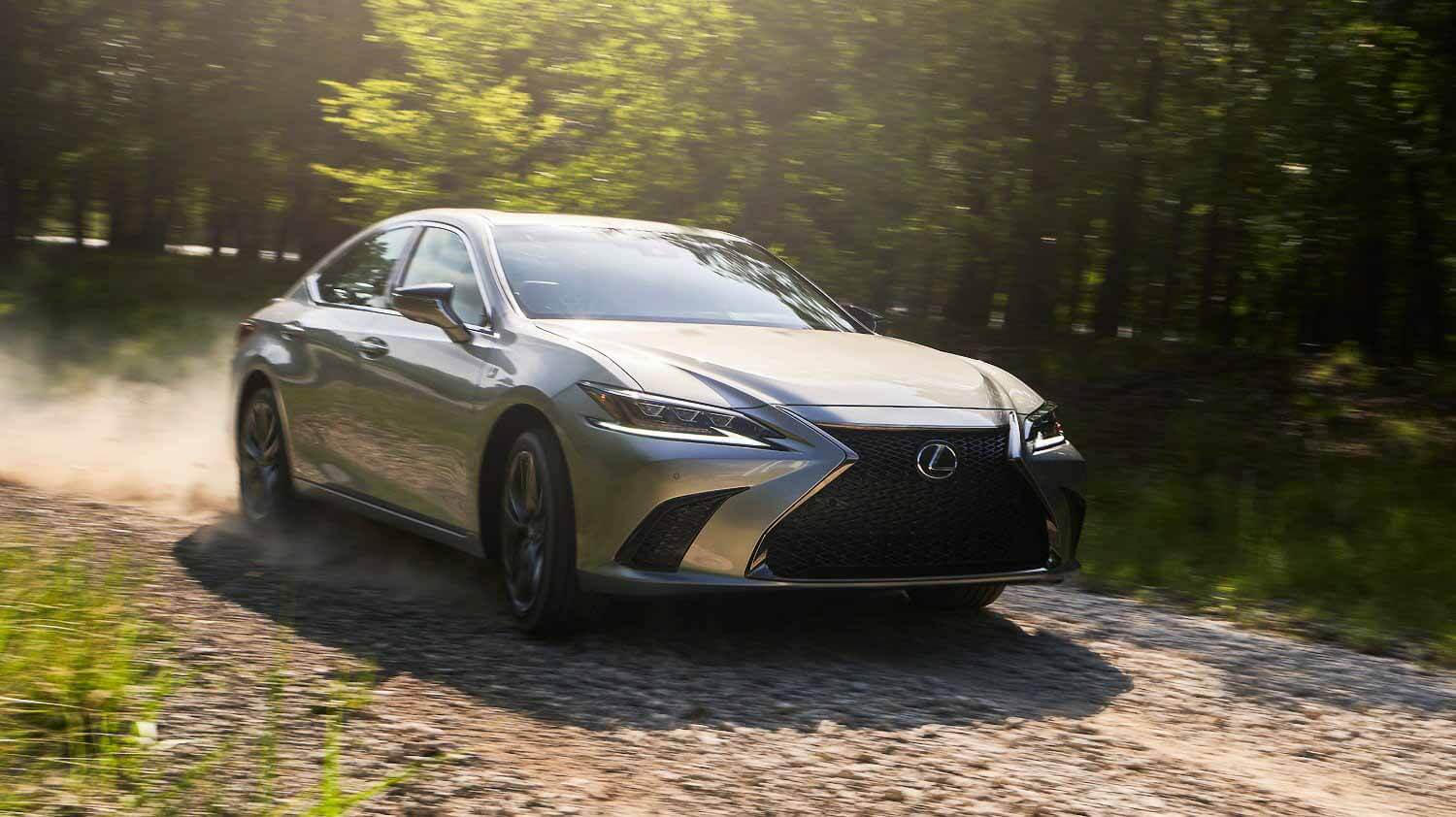 Lexus ES обзавелся полным приводом