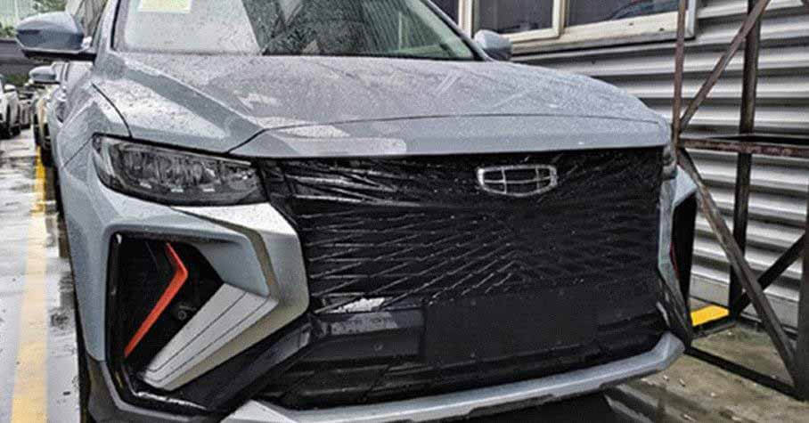 Geely Atlas Pro с решеткой радиатора в стиле Lexus сфотографировали на дороге