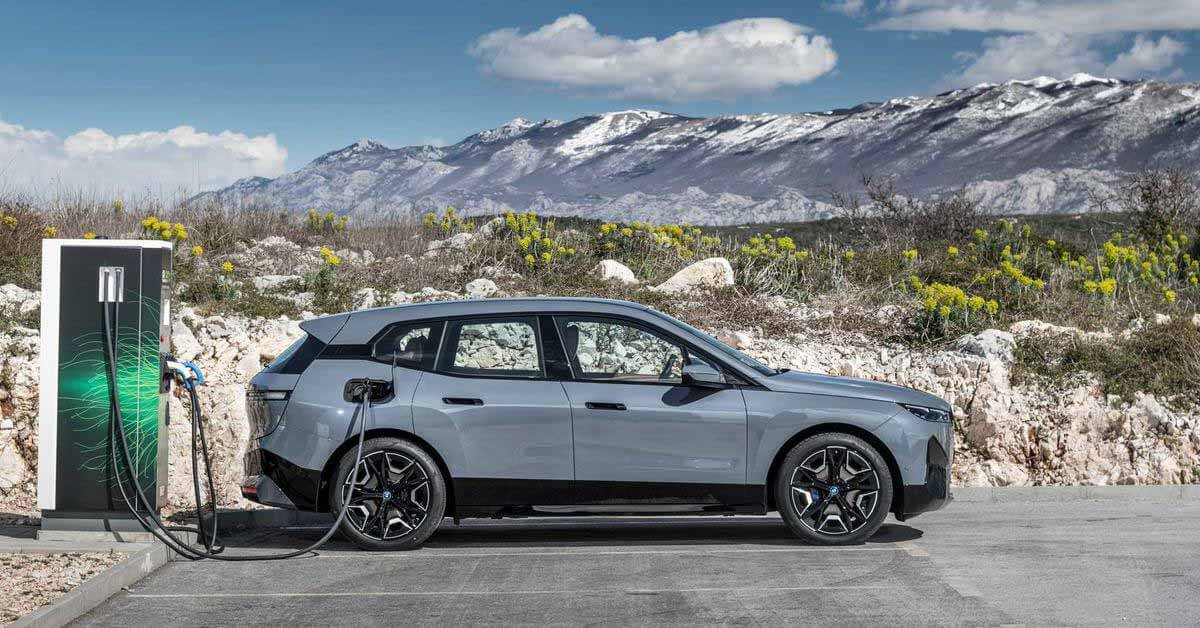BMW заявляет, что у электромобилей есть запас хода 600 километров