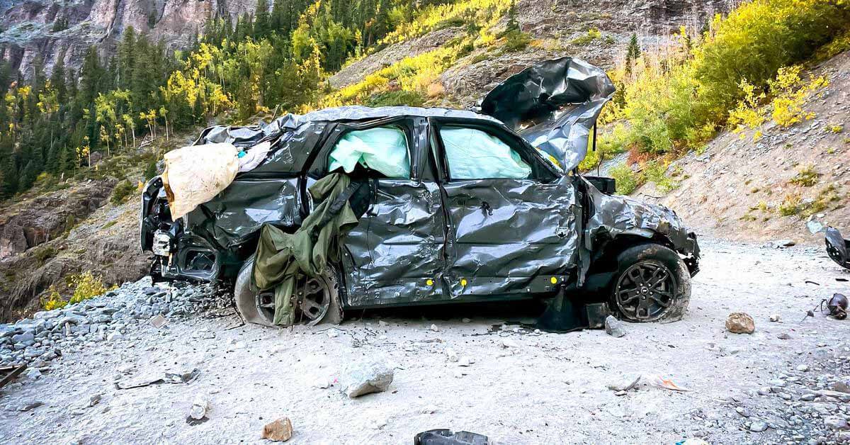 Узнайте, что случилось с Ford Bronco, который рухнул с горы в 120-метровую пропасть