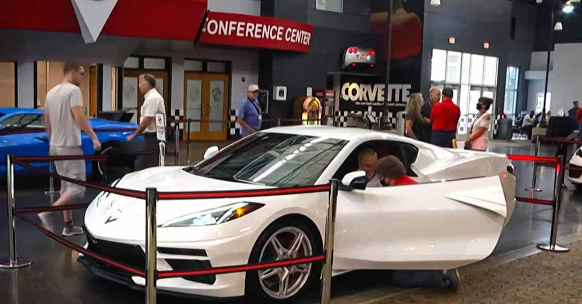 95-летний ветеран ВОВ осуществил мечту и купил Chevrolet Corvette