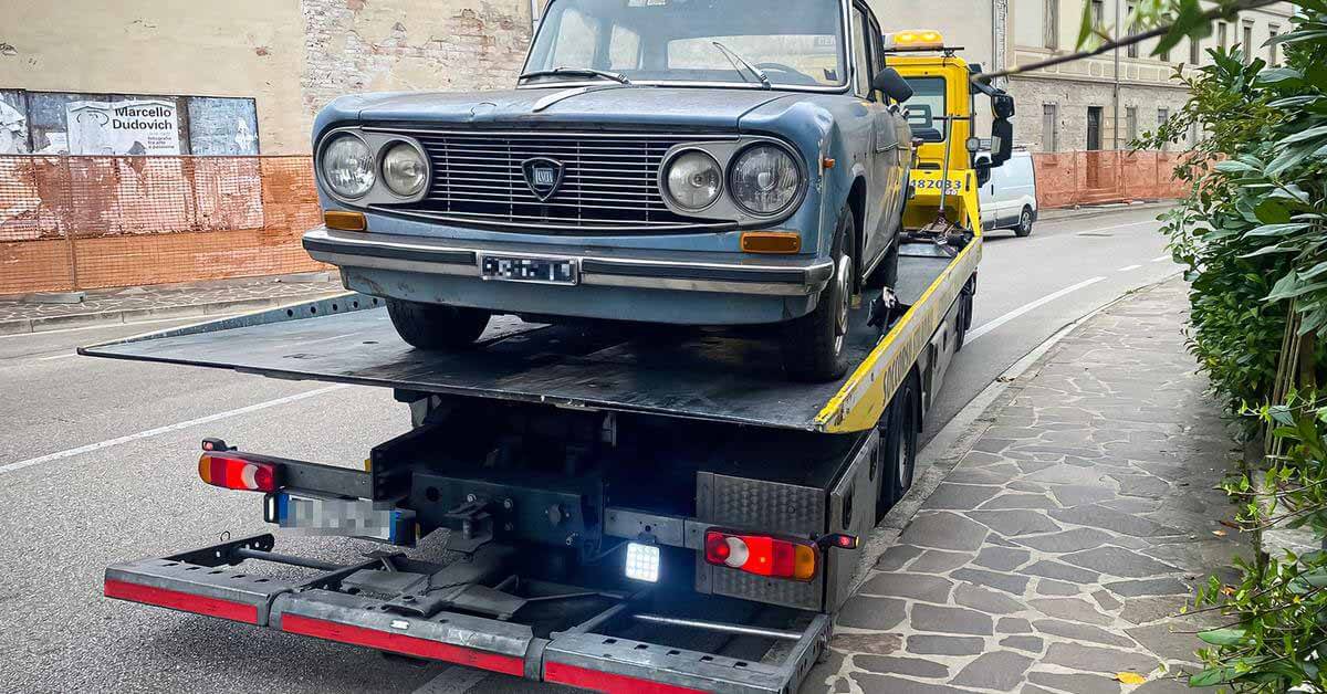 Lancia Fulvia, простоявшая на одном месте почти полвека, была эвакуирована в Италию