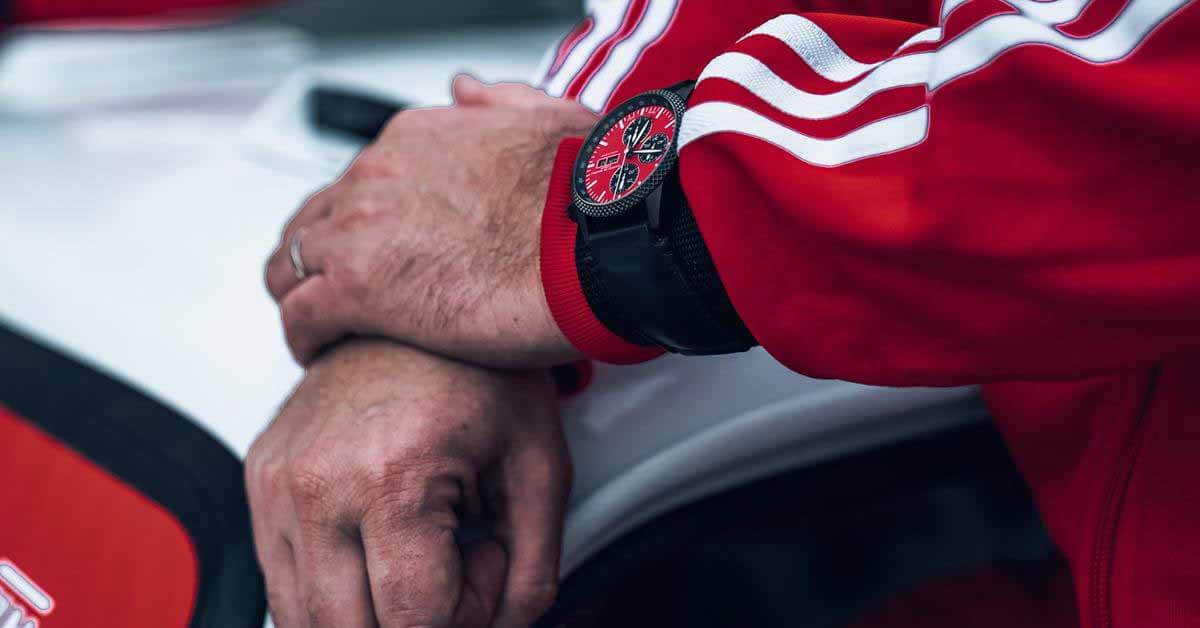 Швейцарцы выпустили часы в честь возвращения Lada Niva на Дакар