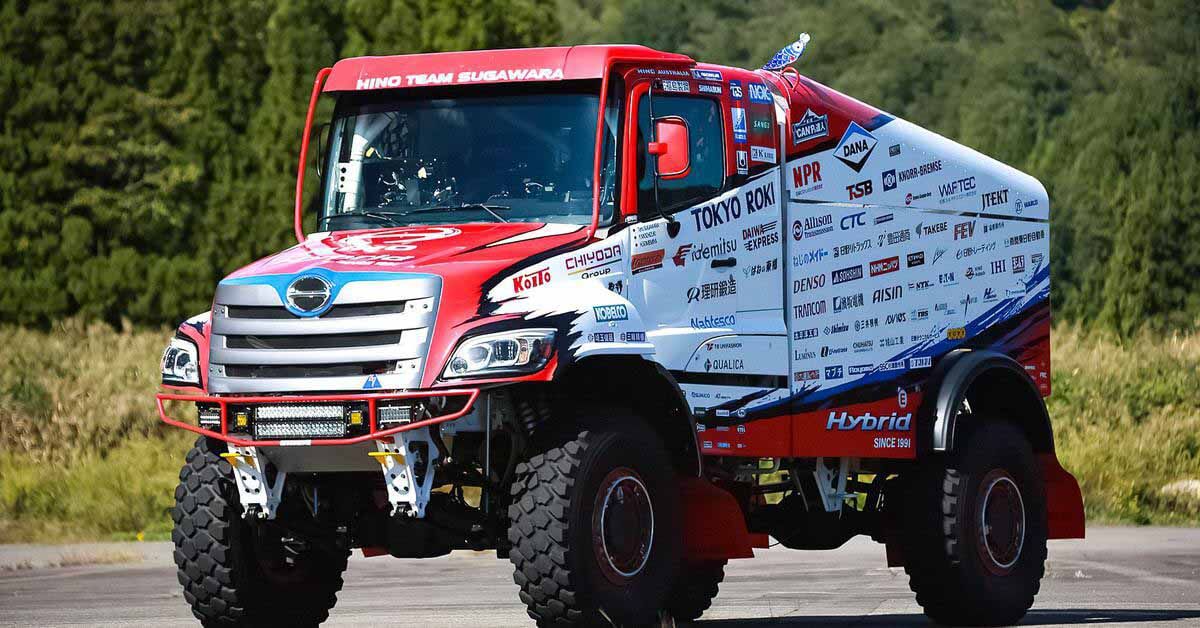 Посмотрите на японский грузовик, который составит конкуренцию КамАЗу на Дакаре.