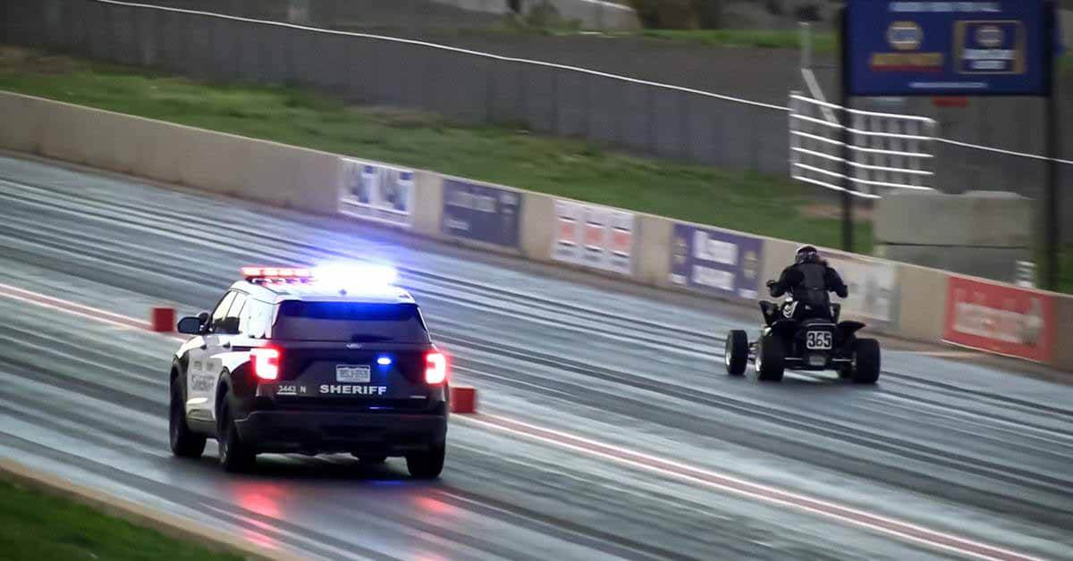Квадроцикл подрался с полицейскими Mitsubishi Lancer Evolution и Ford Explorer
