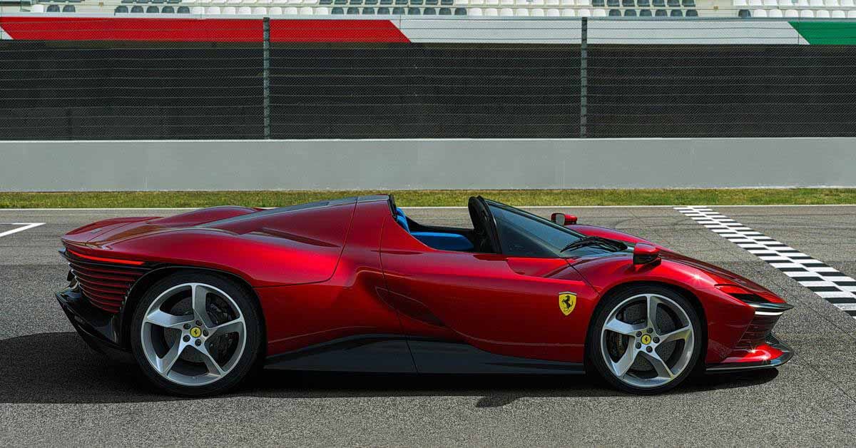 Новый значок Ferrari отличается мощным двигателем V12, смелым дизайном и аэродинамикой.