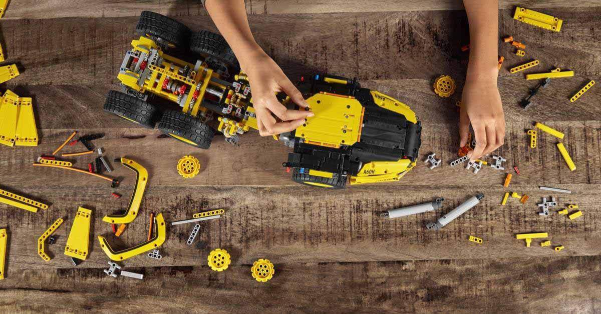 88-тонный самосвал переехал с Lego