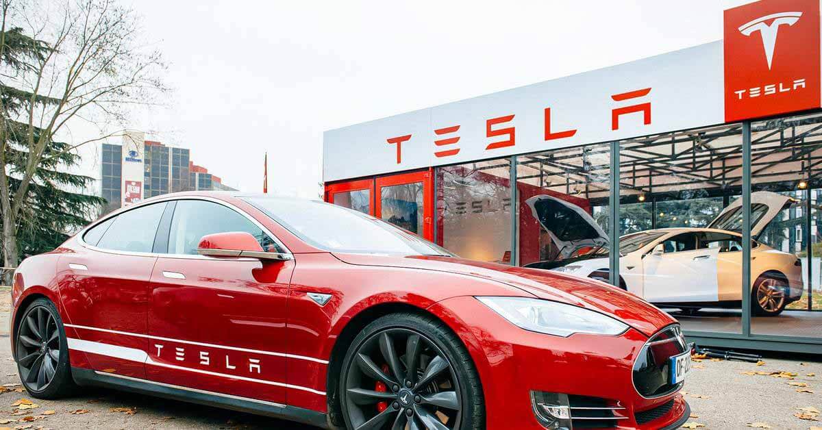 Tesla решила сэкономить на поставке электромобилей