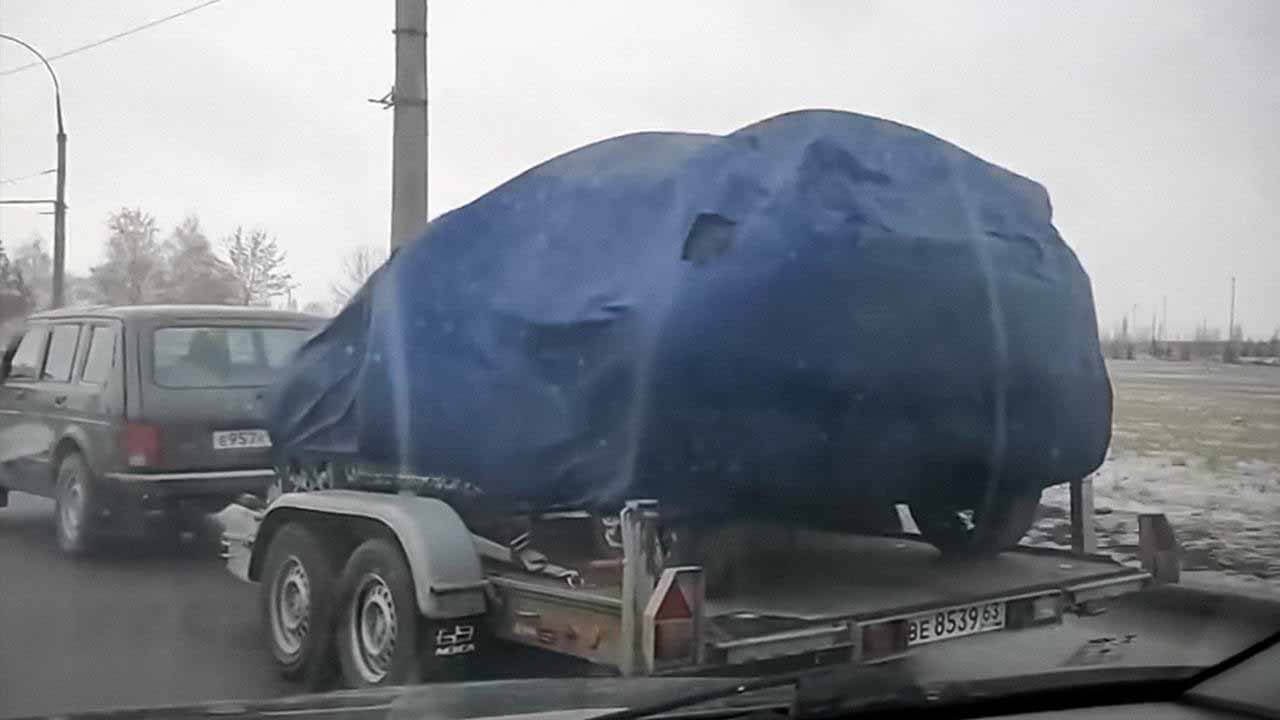 Загадочную модель АвтоВАЗа засняли на автовоз в Тольятти
