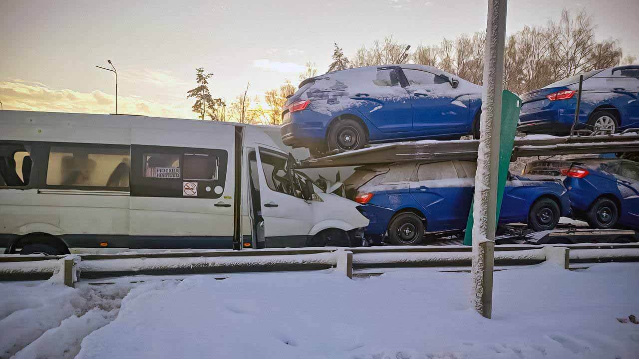 Партия новой Lada Vesta пострадала при транспортировке