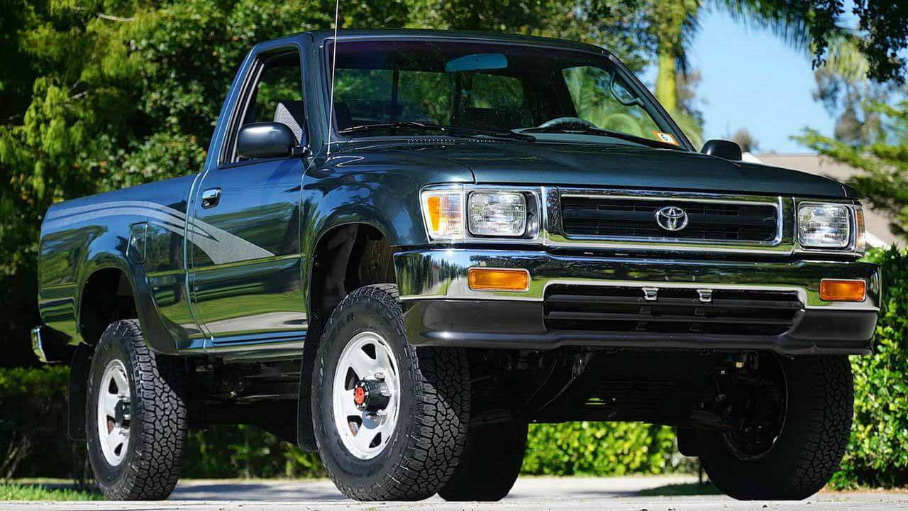 Пикап Toyota, 28 лет стоявший в гараже, выставлен на продажу