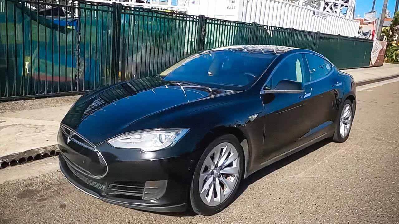 Посмотрите на Tesla, которая работала в такси и проехала более полумиллиона километров.