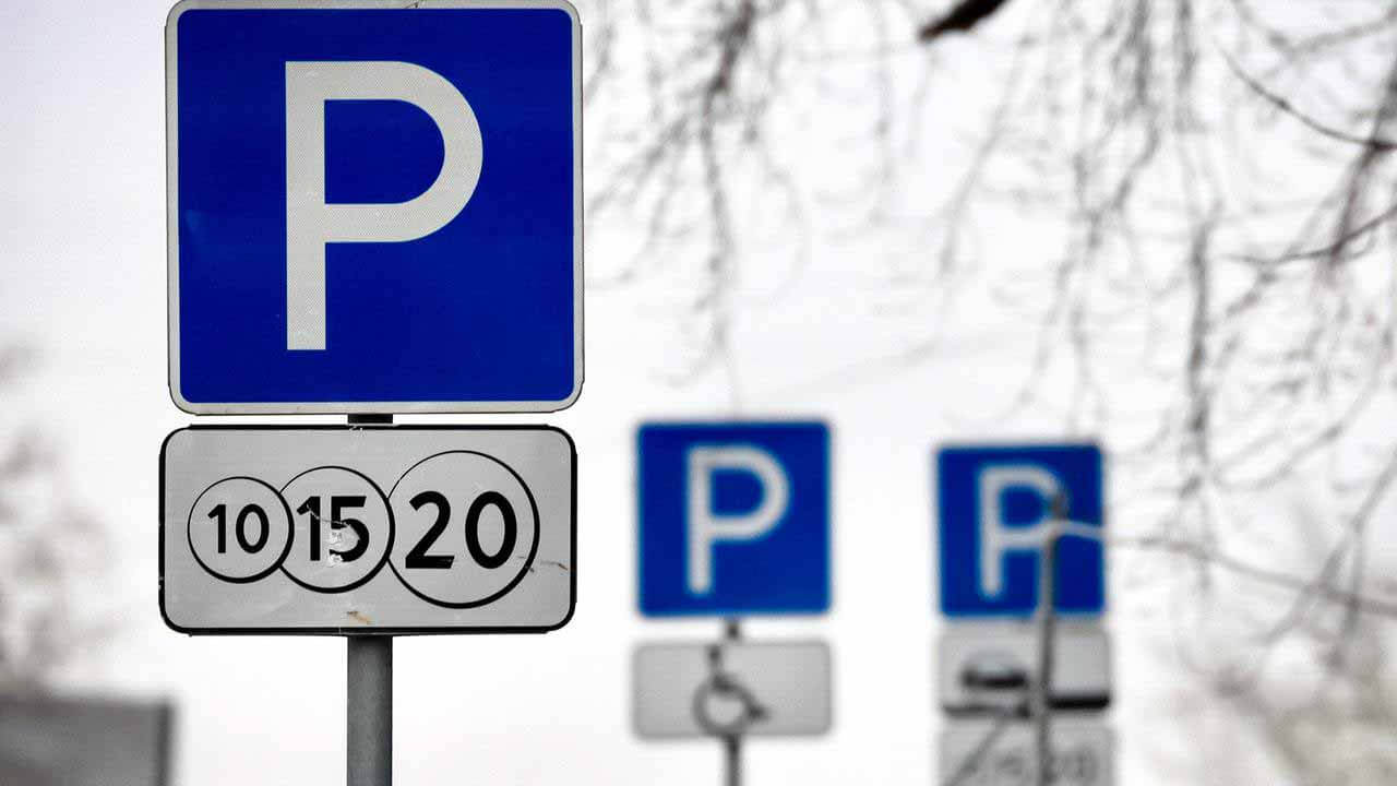 Платные парковки в Москве подорожают.  В воскресенье тоже придется заплатить