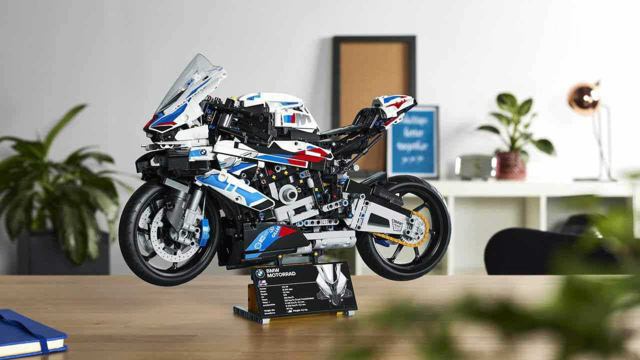 Первый супербайк BMW M превращается в конструктор Lego