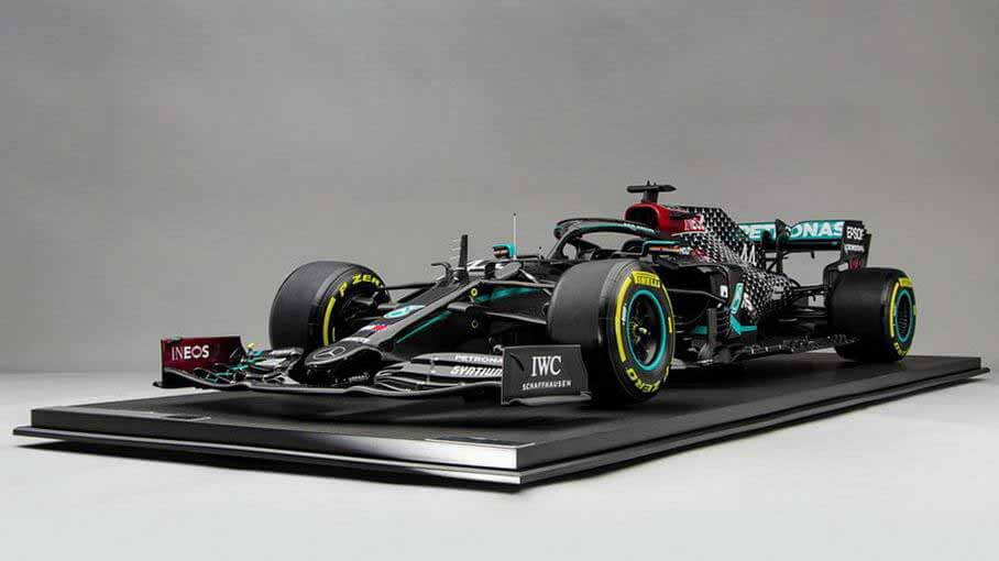 Масштабная модель автомобиля Mercedes-AMG F1 продана по новой цене GLA