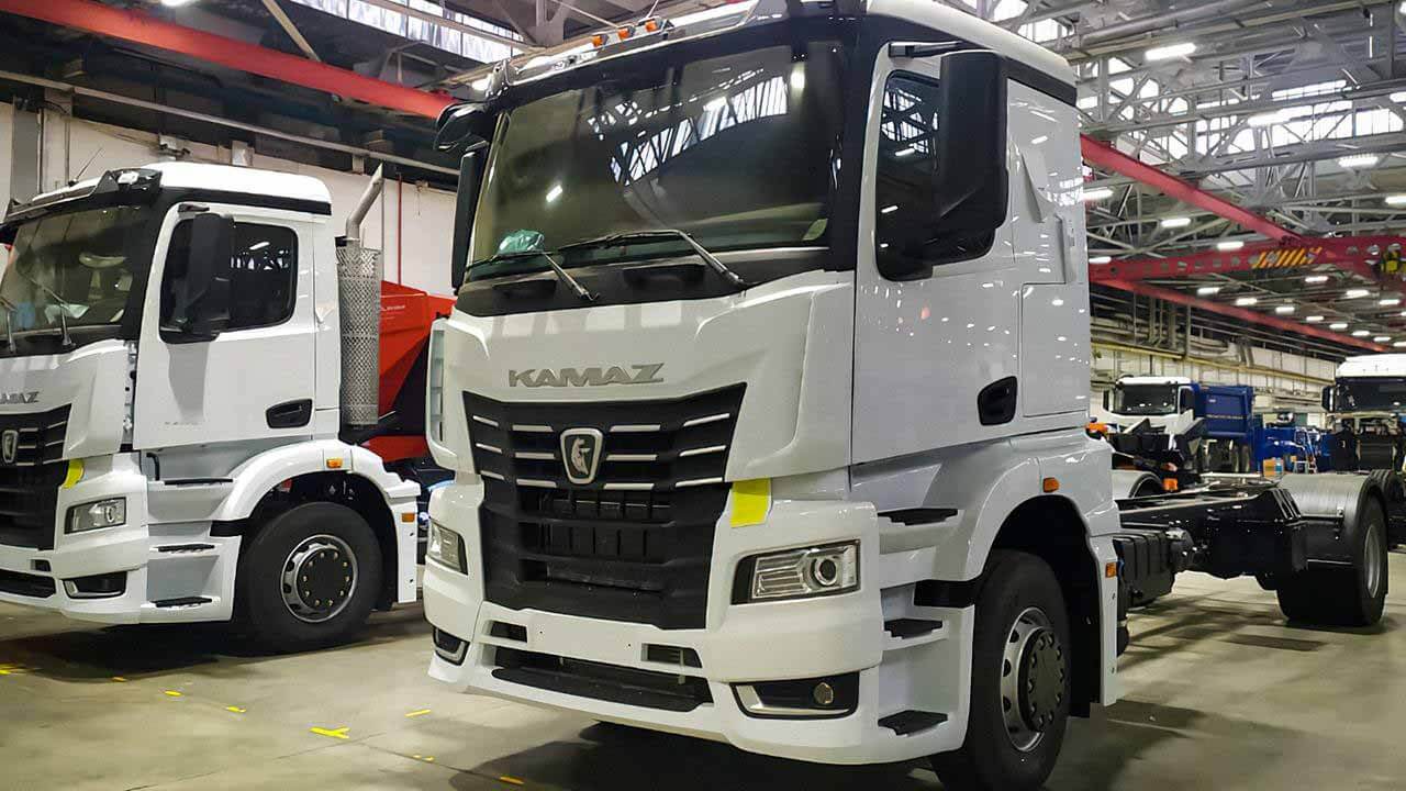 Стоимость беспилотного грузовика КамАЗ не разглашается.  Это почти вдвое дороже обычного