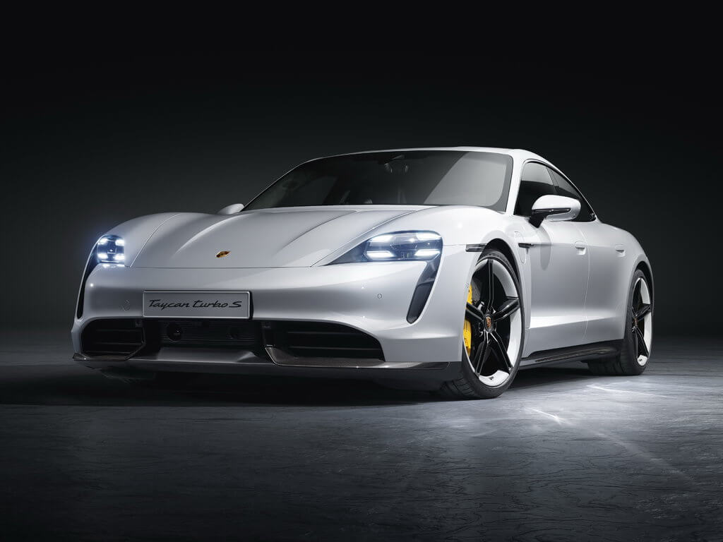 на испытания довели «заряженную» версию Porsche Taycan 2023