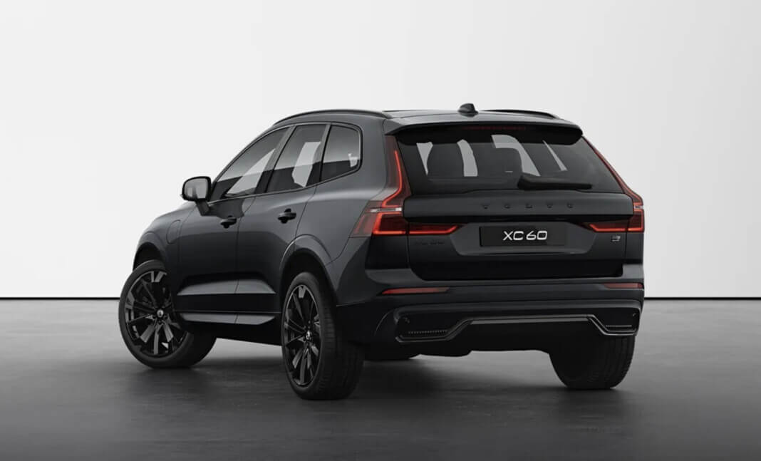 Volvo XC60 2023 раскрыт на фото в исполнении Black Edition