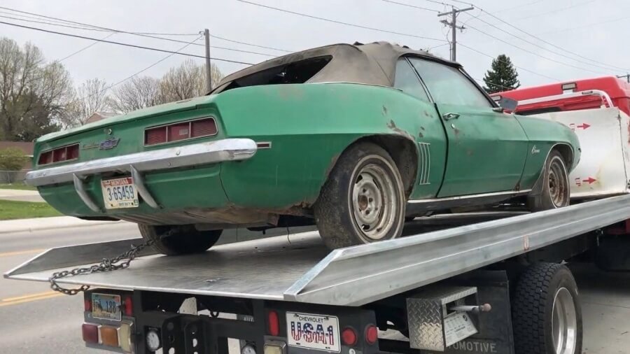 Chevrolet Camaro нашли в старом гараже спустя 35 лет