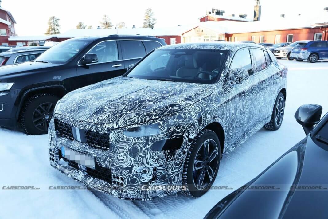 Шпионские фото показали салон модели BMW X2 2024