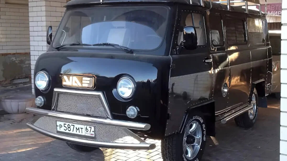 Мужик 4 года собирал новый УАЗ-452 «Буханка», а в итоге получился почти Опель