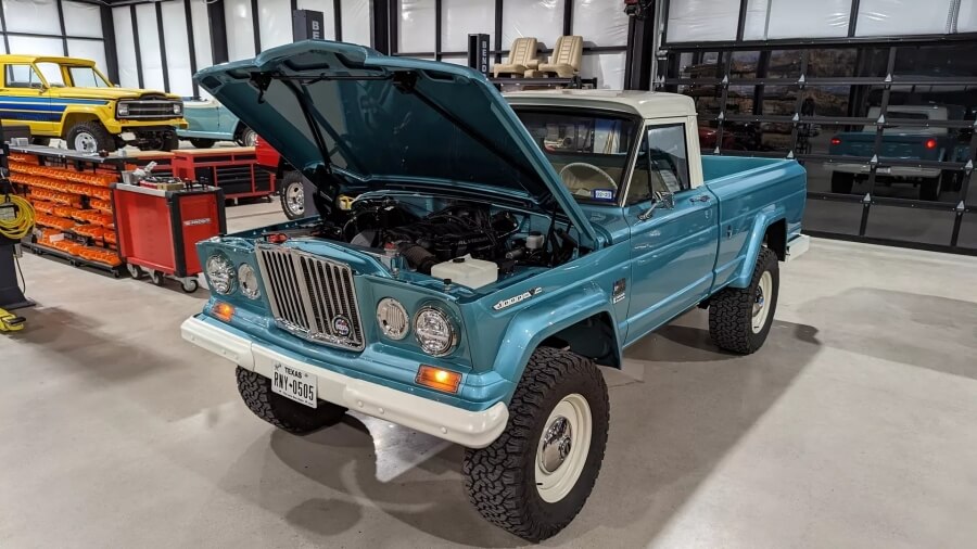 57-летний пикап Jeep Gladiator оснастили 485-сильным Hemi V8 и современным оборудованием