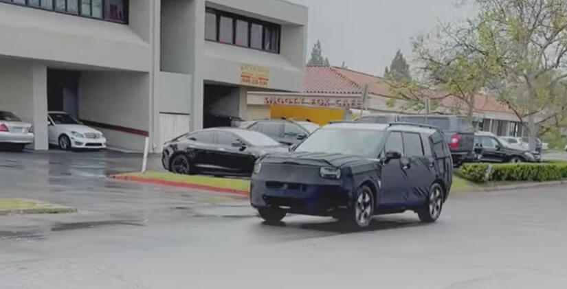 обновленная версия Hyundai Santa Fe 2023 показана на видео