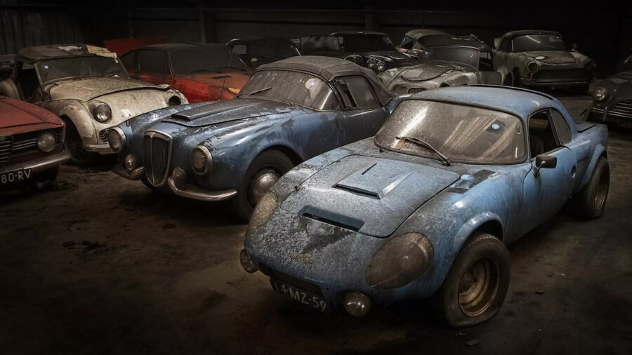 Обнаружена удивительная коллекция из 230 классических автомобилей