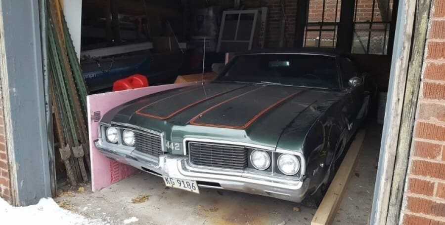 Редкий кабриолет Oldsmobile 442 найден спустя 40 лет в старом гараже