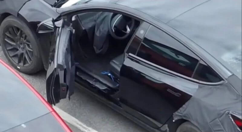 Tesla Model 3 2024 года замечена на тестах в Калифорнии