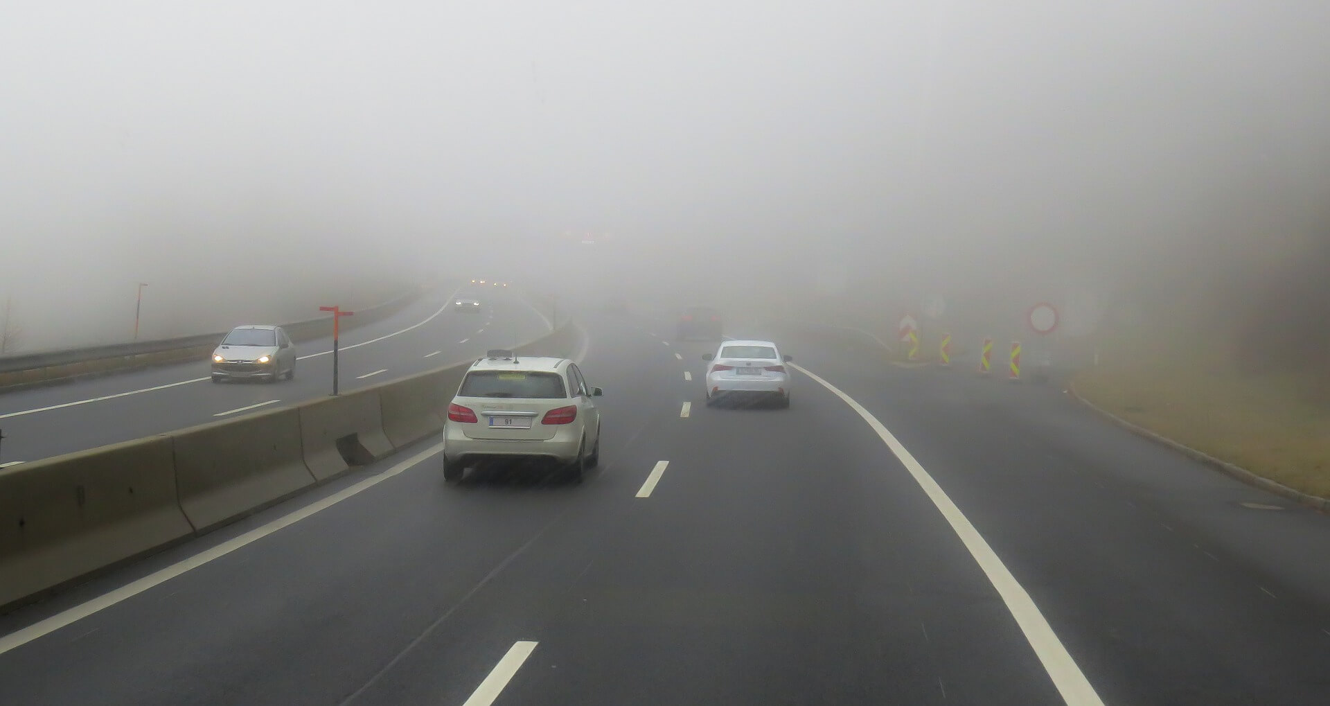 Правила вождения автомобиля в тумане, о которых вам никто не говорил раньше