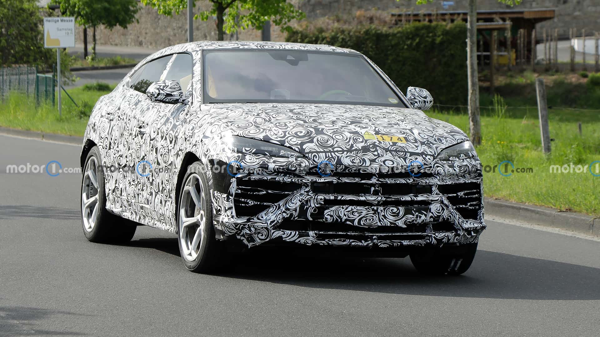 Lamborghini Urus 2024 года в гибридной версии замечен на тестах