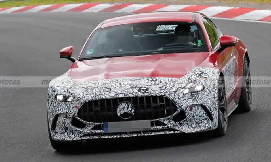 Mercedes-AMG GT 2024 замечен на дорожных испытаниях