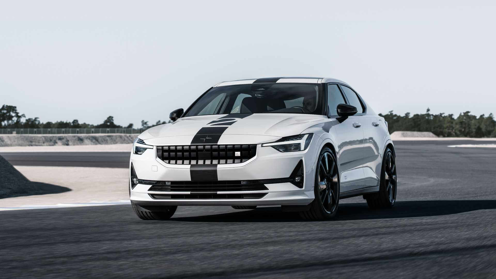 новый Polestar 2 имеет больше возможностей