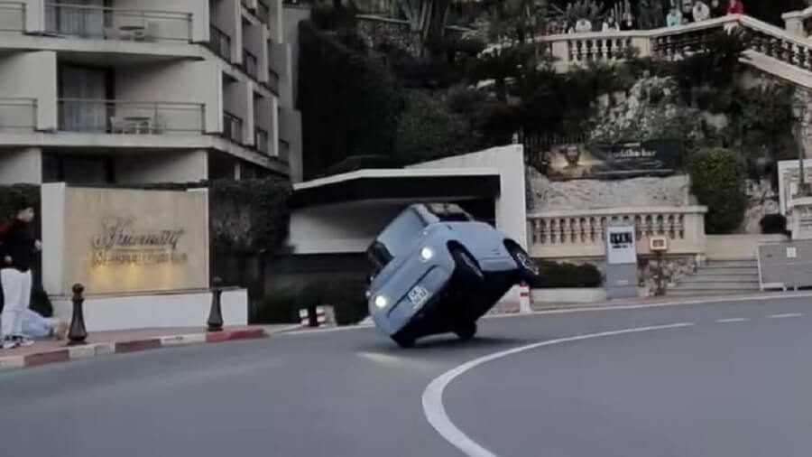 Постарайтесь не смеяться, когда этот Citroen Ami перевернется в Монако.
