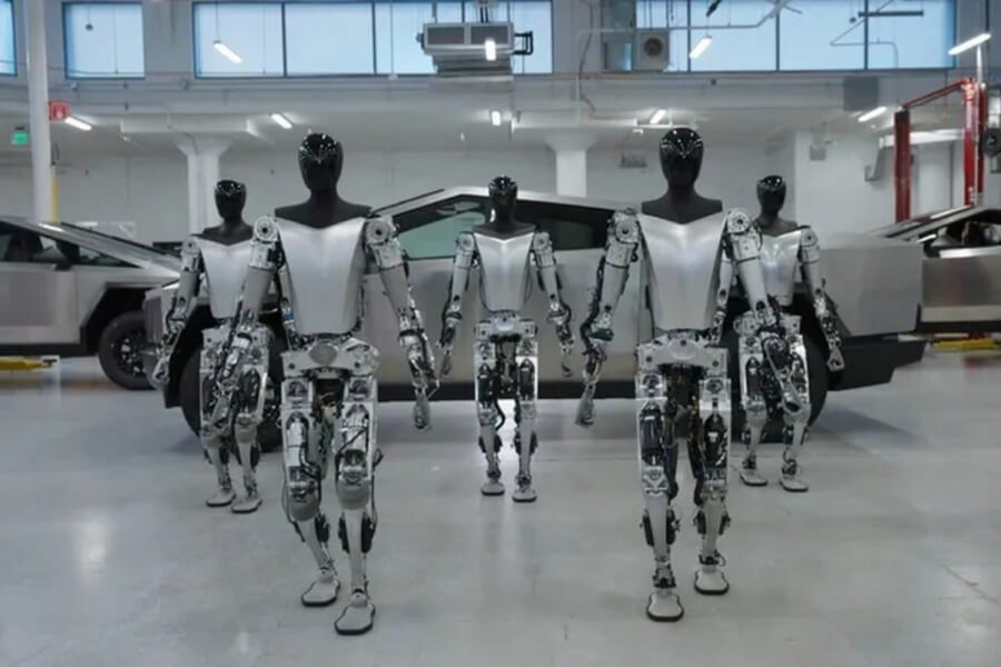 Роботы Tesla Bots научились медленно ходить и передвигать предметы