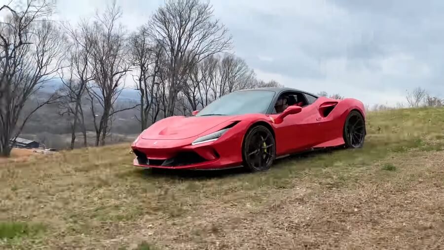 Видеоблогер высмеял Ferrari F8 Tributo за 30 миллионов рублей