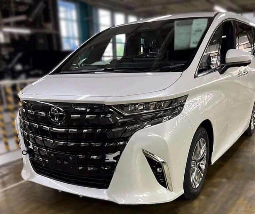 Toyota Alphard 2024 показали на фото за месяц до презентации