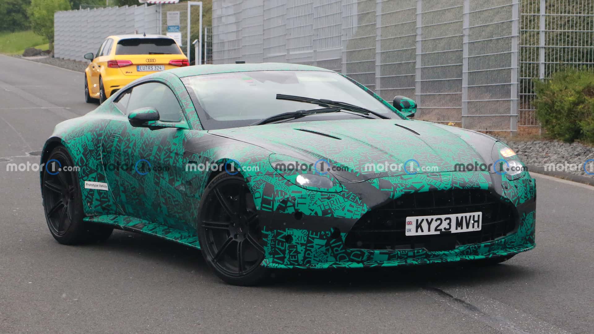 Aston Martin Vantage 2024: опубликованы шпионские фото