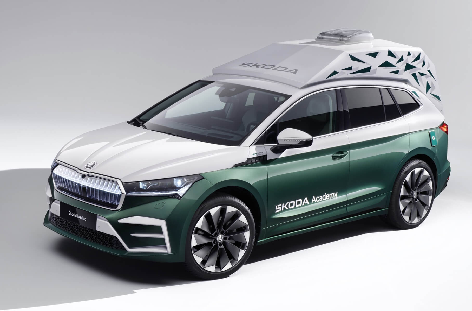 Электрический кроссовер Skoda Enyaq превратился в высокотехнологичный кемпер для «цифровых кочевников»