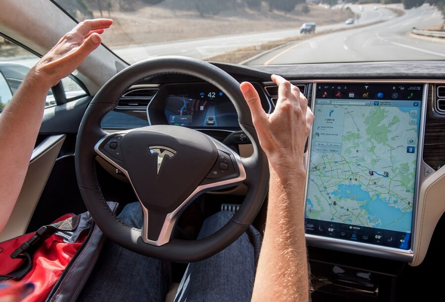 Elon Mode: хакер обнаружил секретный режим в автомобилях Tesla