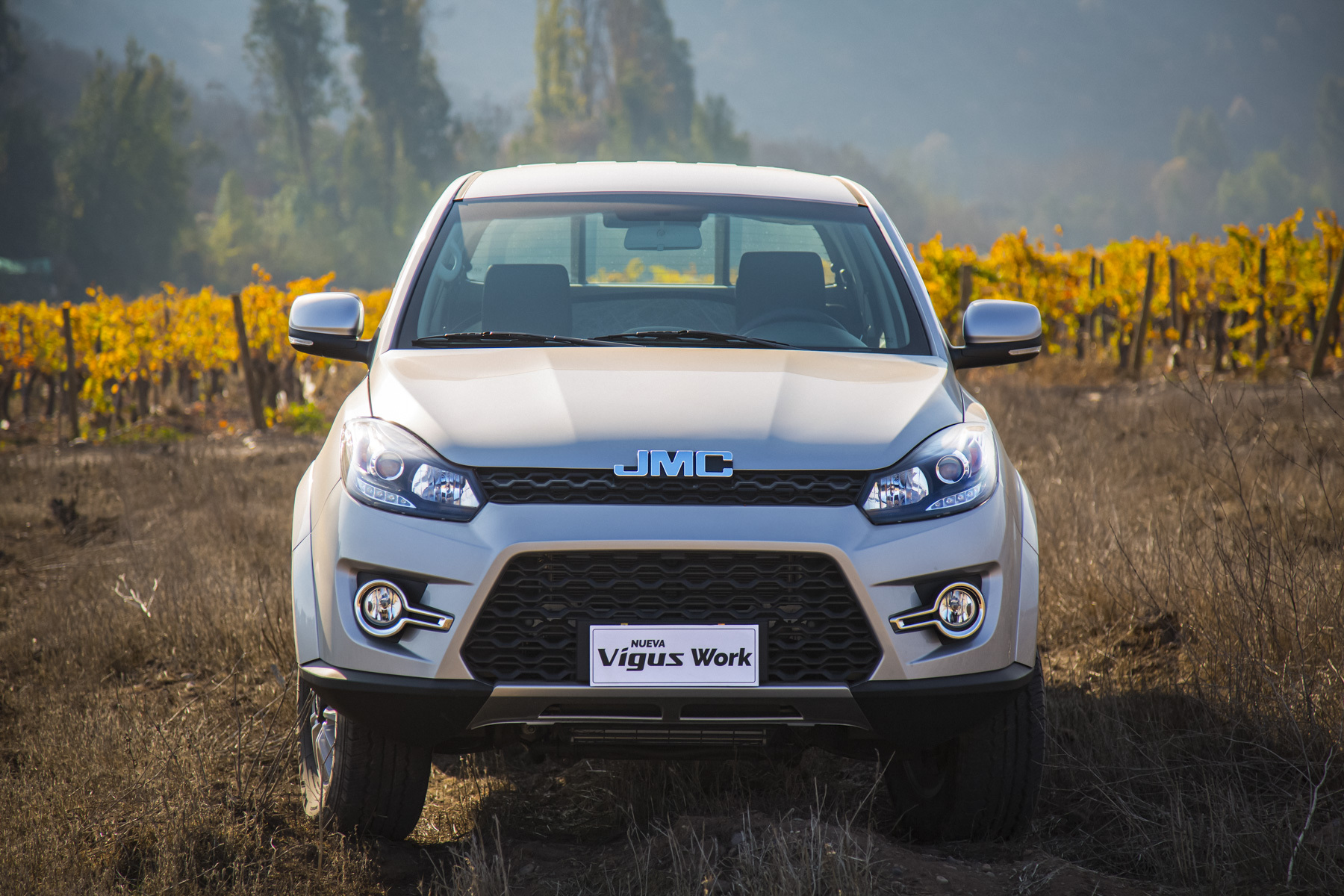 In Russian car dealerships they sell a new Chinese pickup truck JMC Vigus Work from 3.1 million rubles