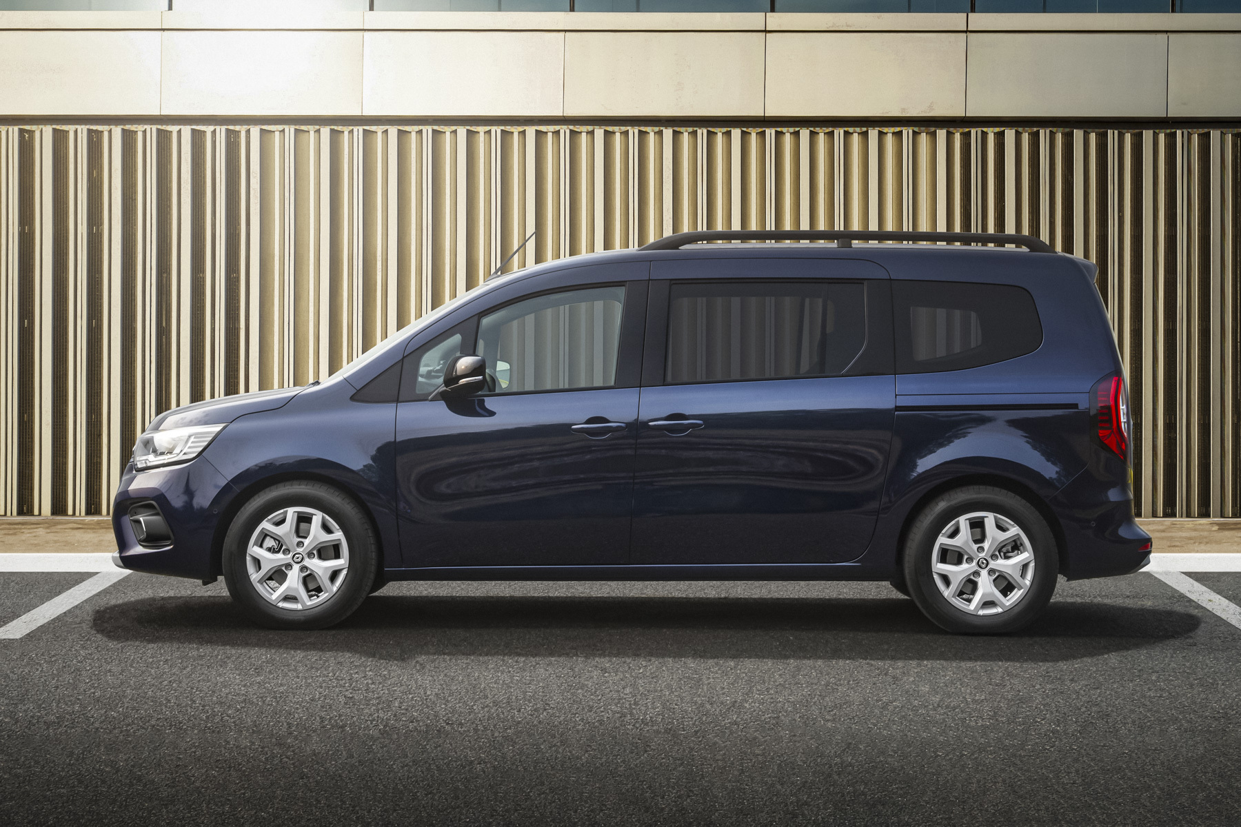 Renault showed a new seven-seat minivan Grand Kangoo