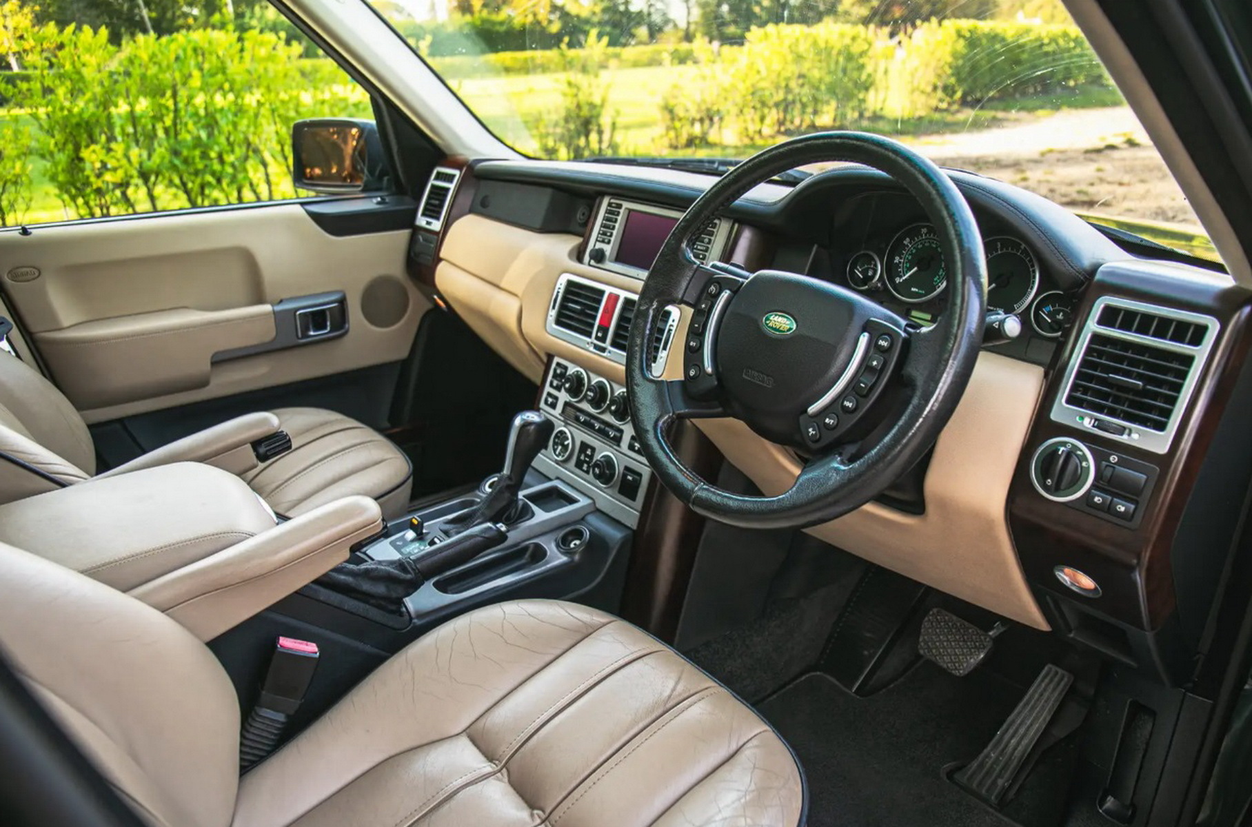 Range Rover королевы Елизаветы II выставят на аукцион в ноябре