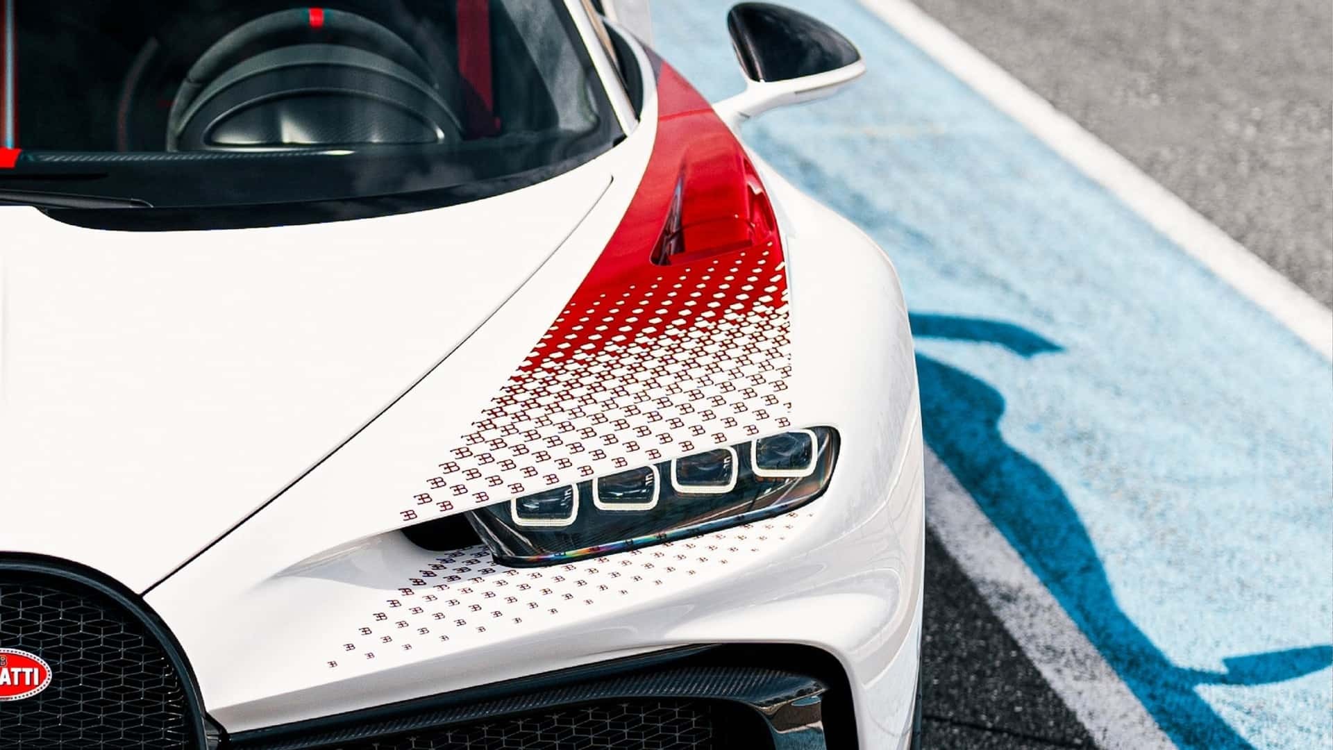 Bugatti выпустила эксклюзивный красно-белый гиперкар Chiron Pur Sport