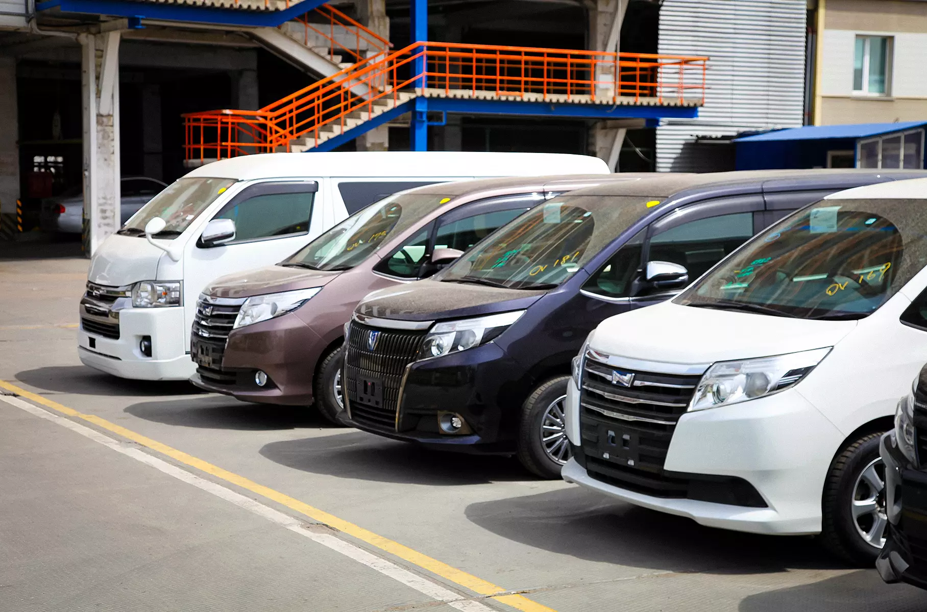 Compact, small-volume cars from Japan are being imported to Russia en masse