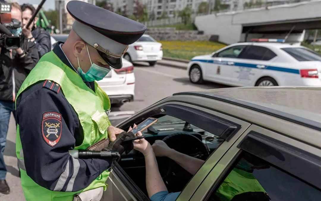 The traffic police in Russia begins to deprive drivers of their rights for mirrors and rims: what else is prohibited